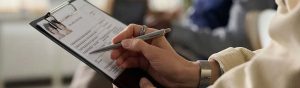 cara menghubungkan hasil penelitian dengan teori