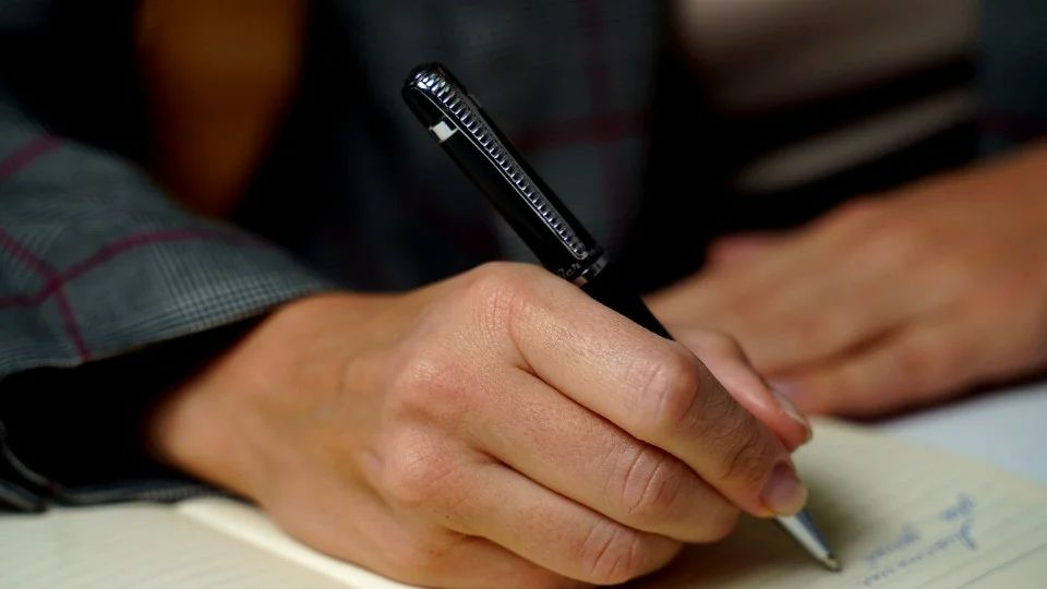 pengertian author jurnal